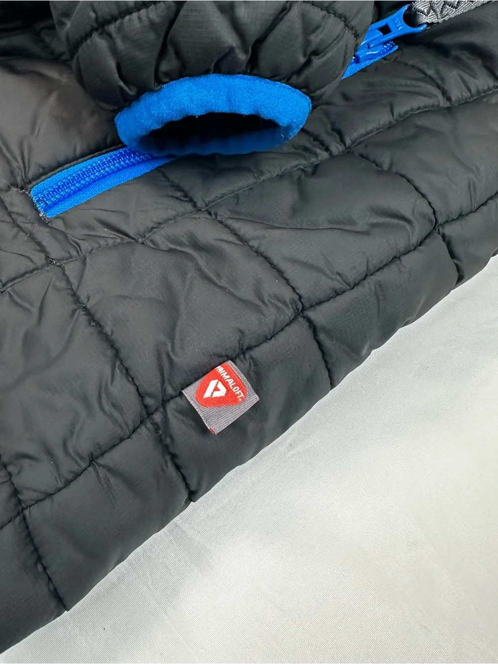 Cabela's Black Kids Puffer Jacket with Bright Blue Trim size XS